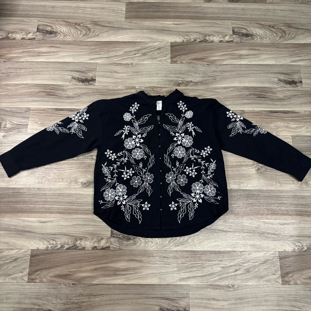 NWT Calypso St. Barth 100% Linen Floral Embroidered Black Blouse Size Medium